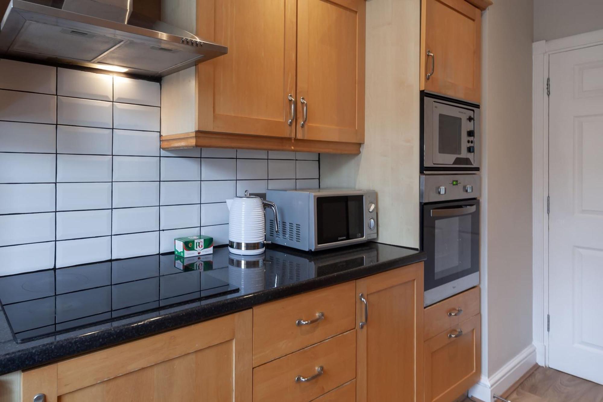 Spacious And Bright 2 Bed Tower Bridge Apartment London