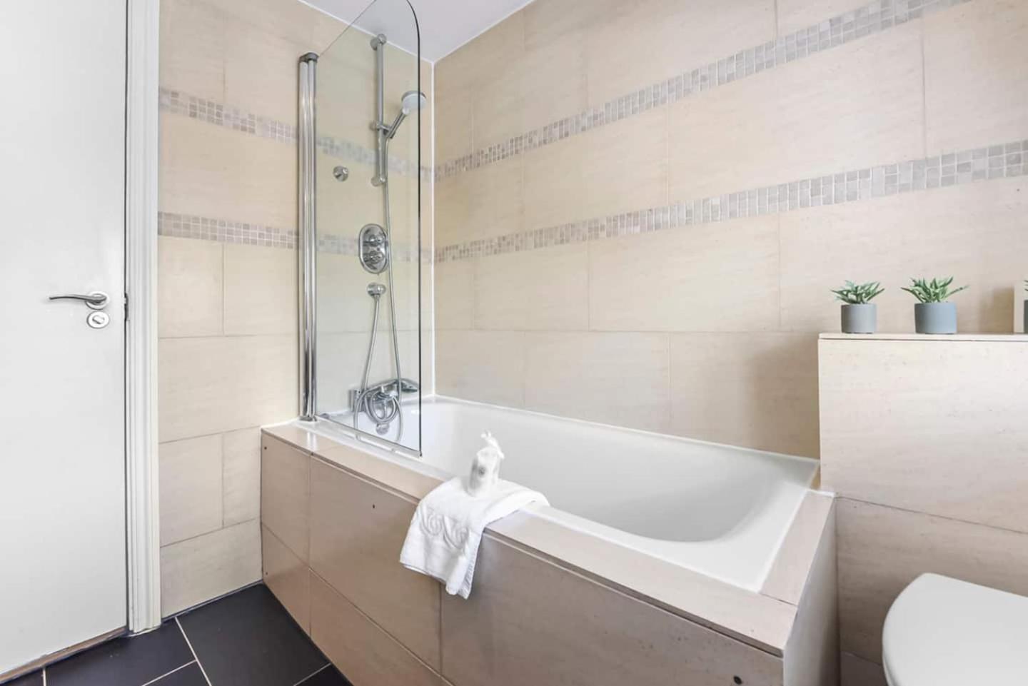 Hyde Park - 1 Bed - C Apartment *