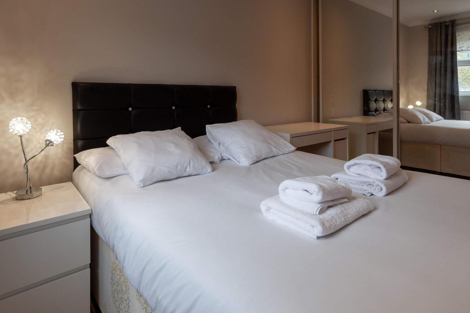 Spacious And Bright 2 Bed Tower Bridge Apartment *