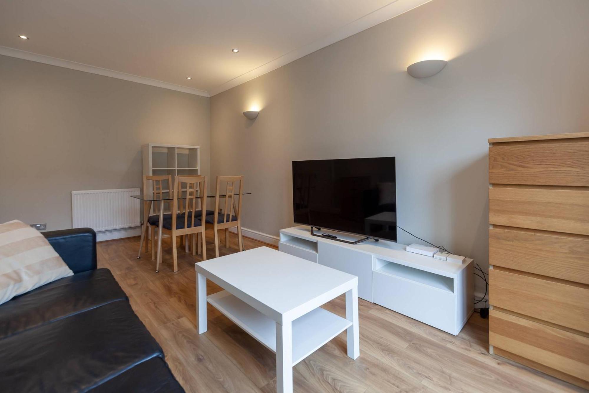 Spacious And Bright 2 Bed Tower Bridge London