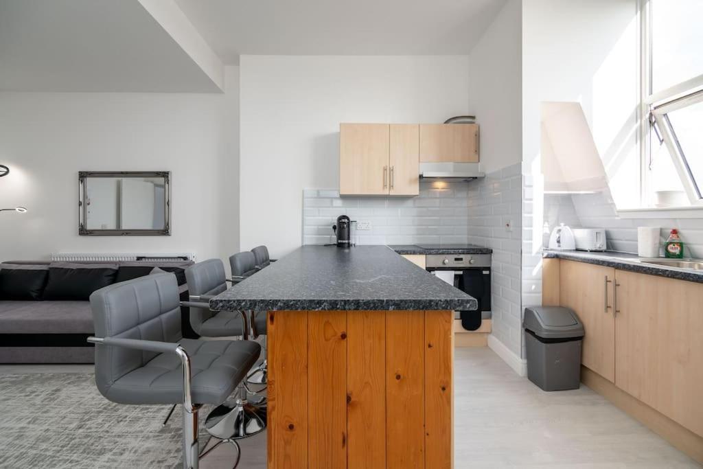 Cozy 2-bedroom Flat In West Londres