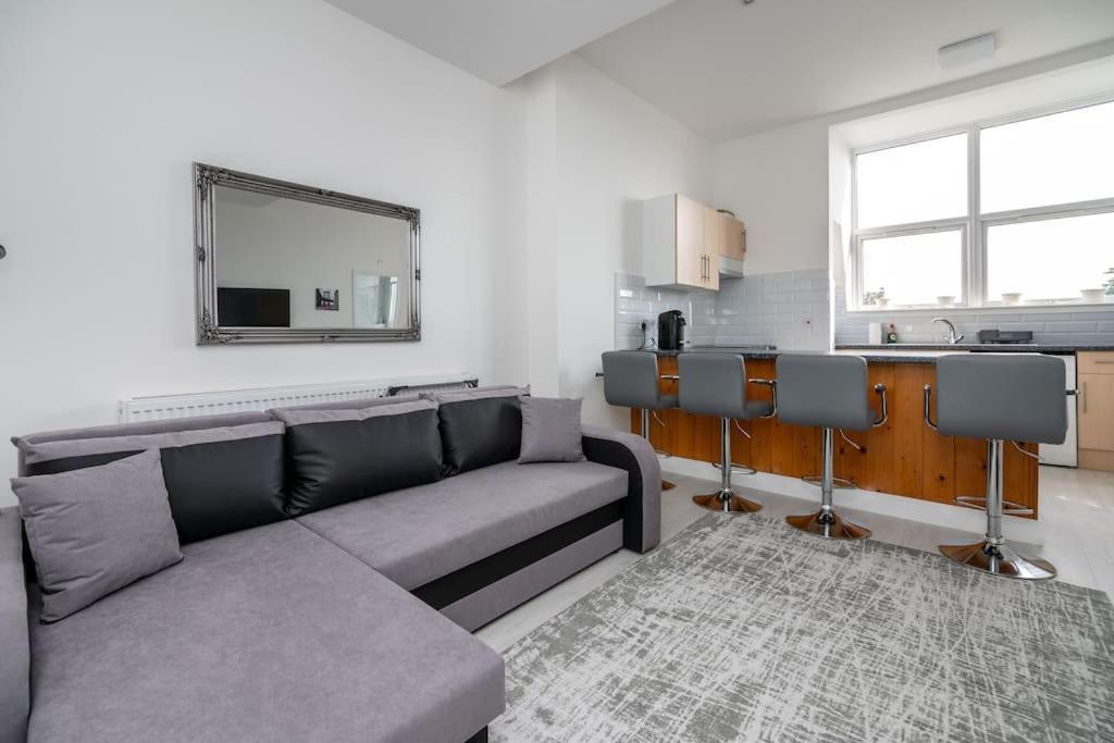Cozy 2-bedroom Flat In West * Londres
