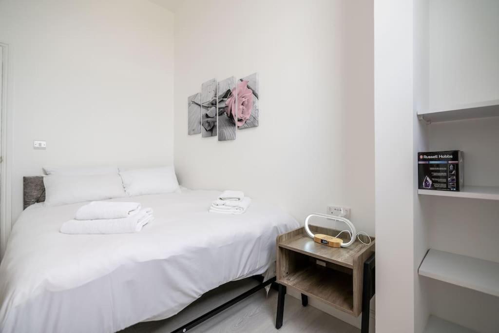 Cozy 2-bedroom Flat In West Apartamento *