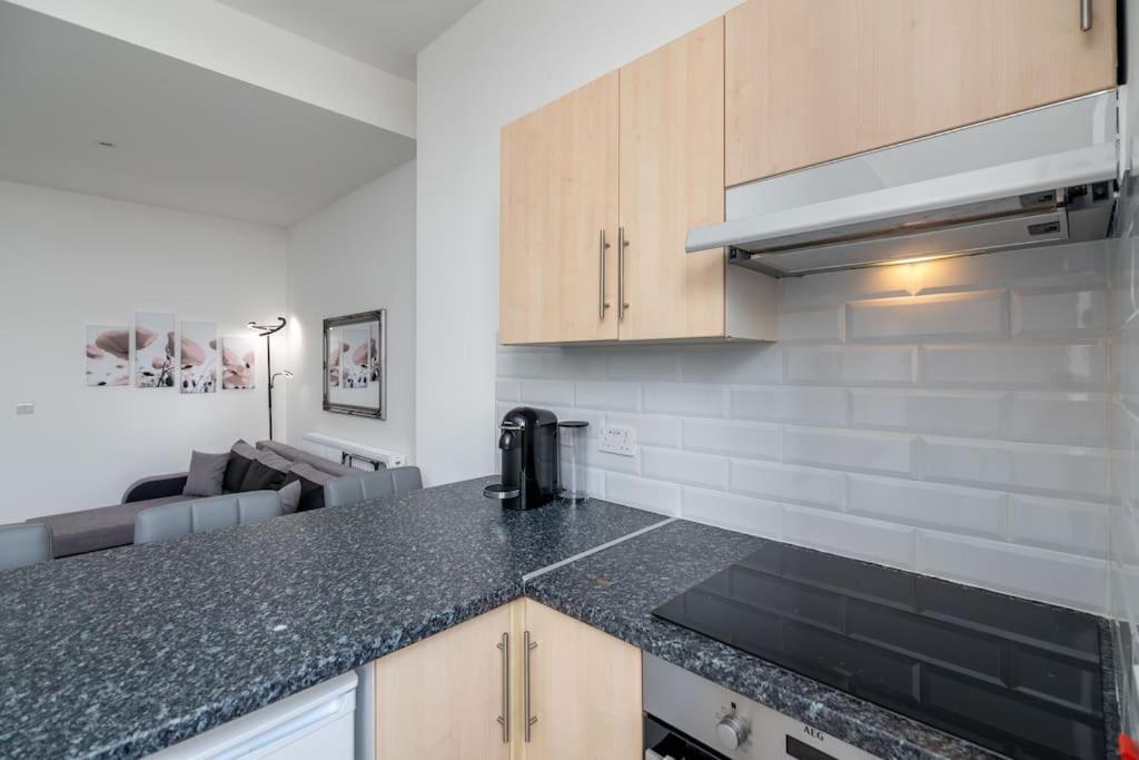 Apartamento Cozy 2-bedroom Flat In West Londres