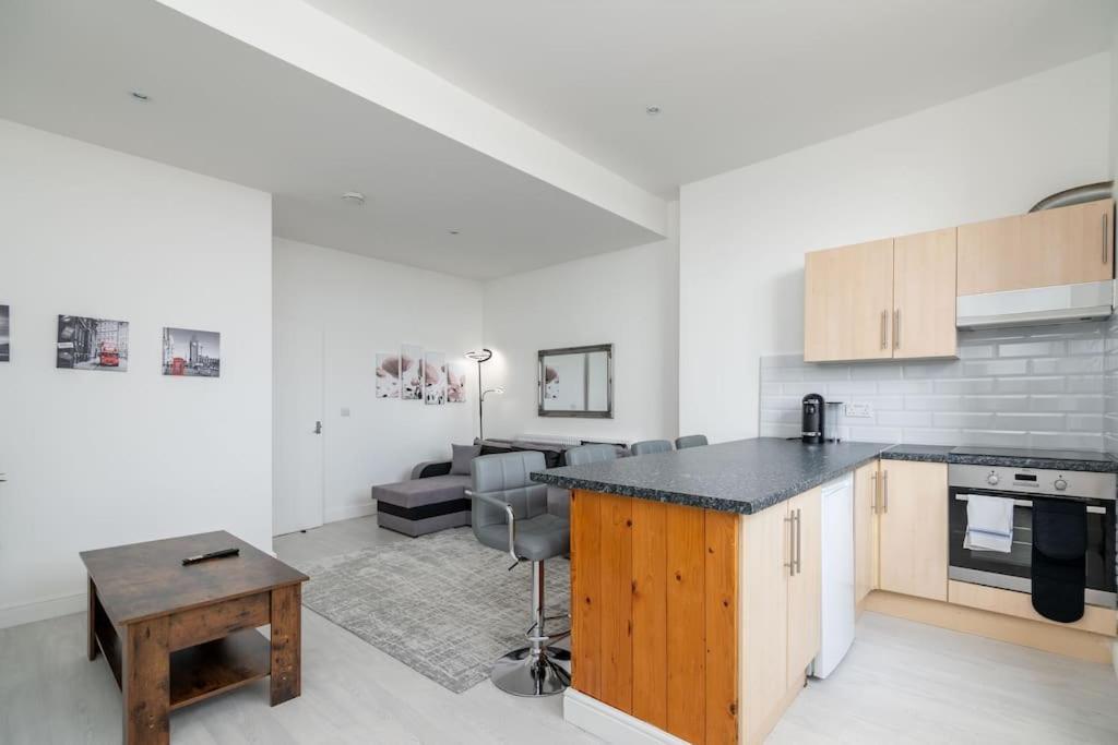 Cozy 2-bedroom Flat In West Londres