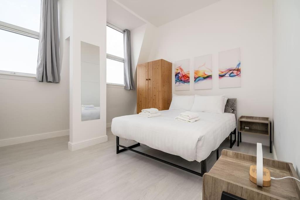 Cozy 2-bedroom Flat In West Apartamento