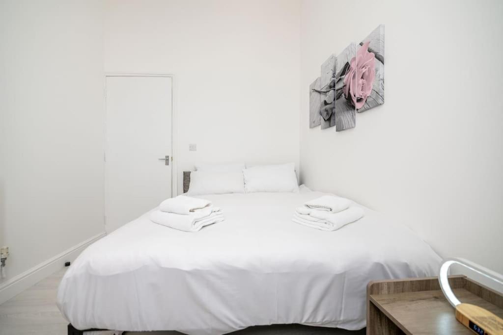 Cozy 2-bedroom Flat In West Apartamento *