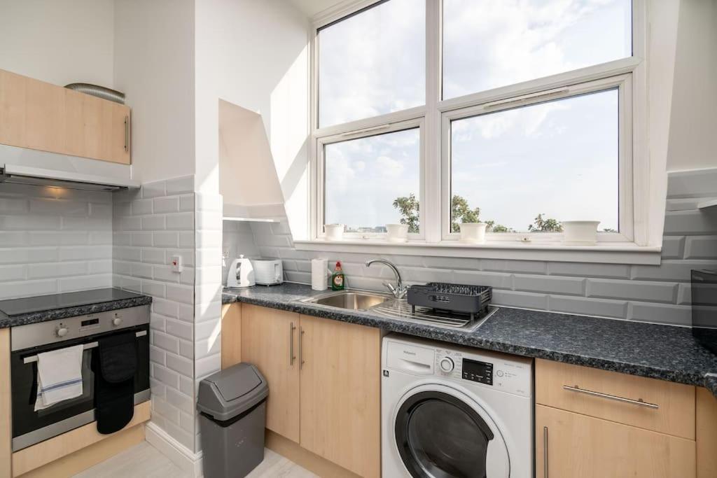 Cozy 2-bedroom Flat In West Londres
