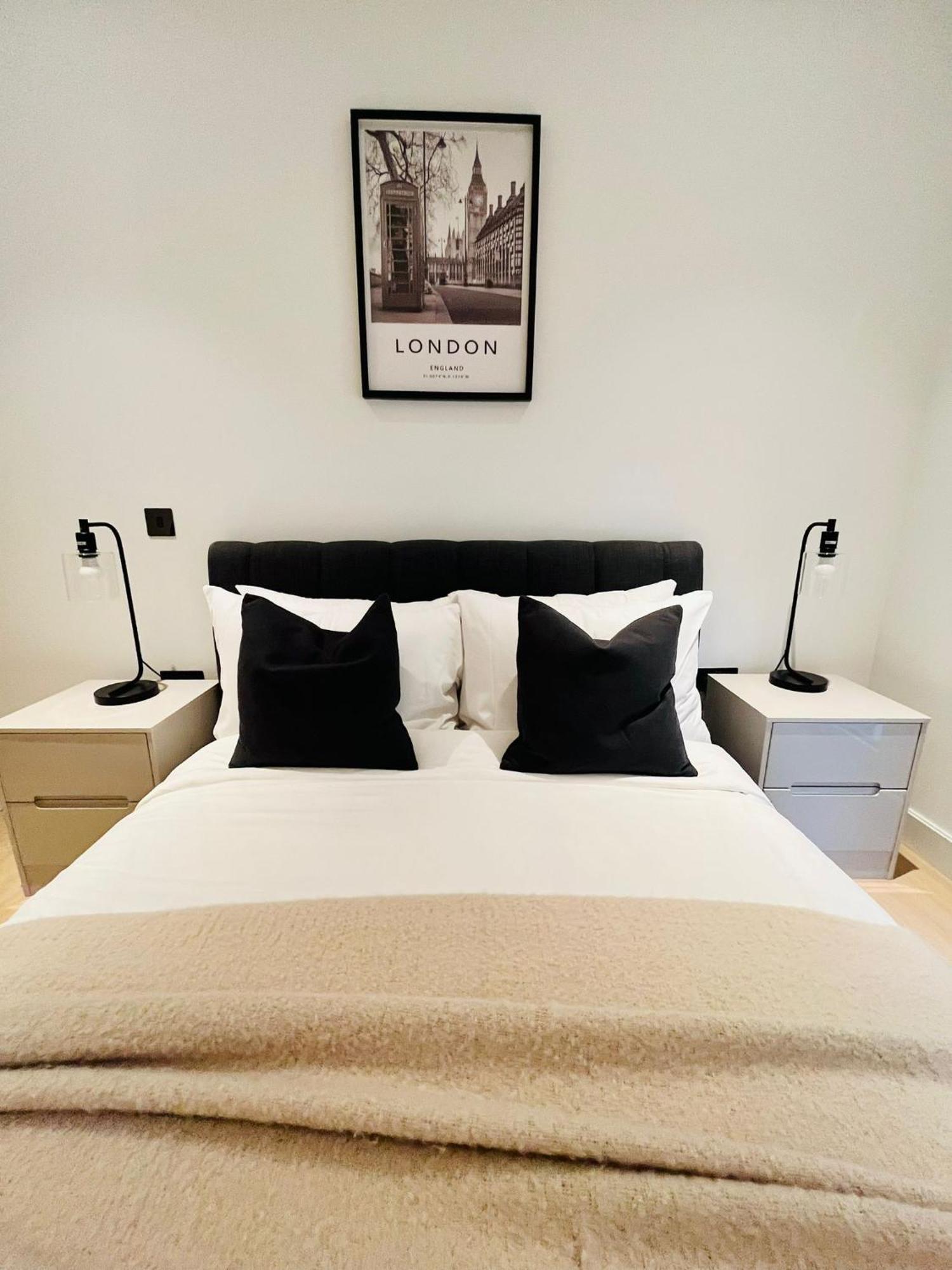 Luxury 2-Bed 2-Bath Apartment -White City -Steps To Tube Station *