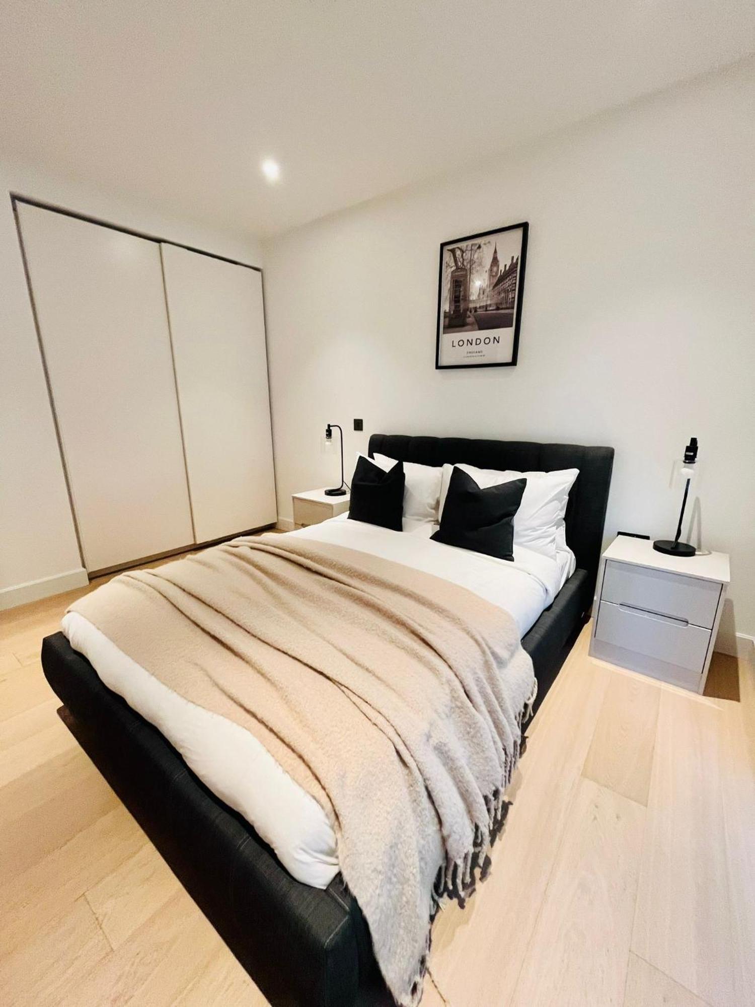 Luxury 2-Bed 2-Bath Apartment -White City -Steps To Tube Station Apartment London