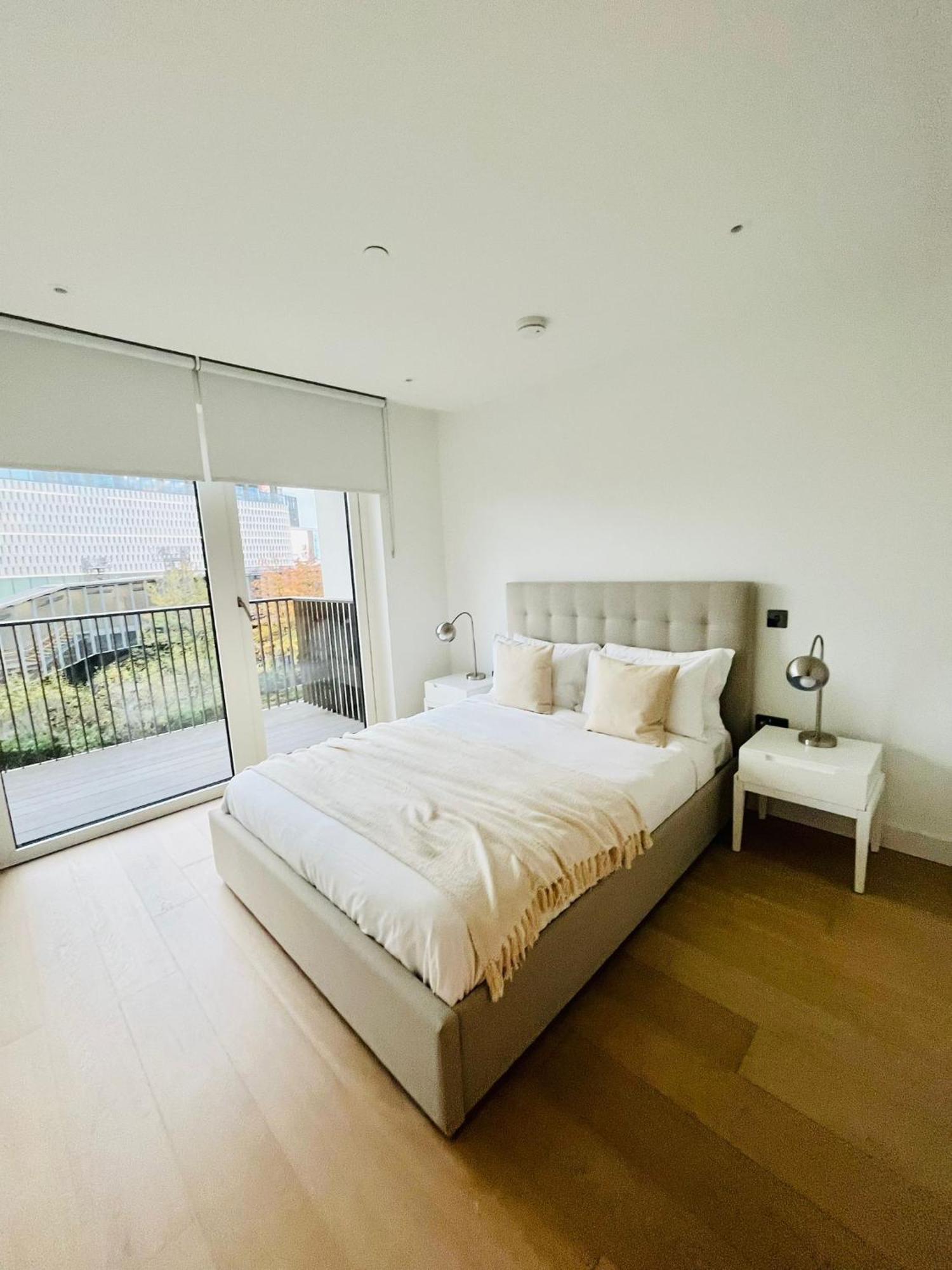 Luxury 2-Bed 2-Bath Apartment -White City -Steps To Tube Station London