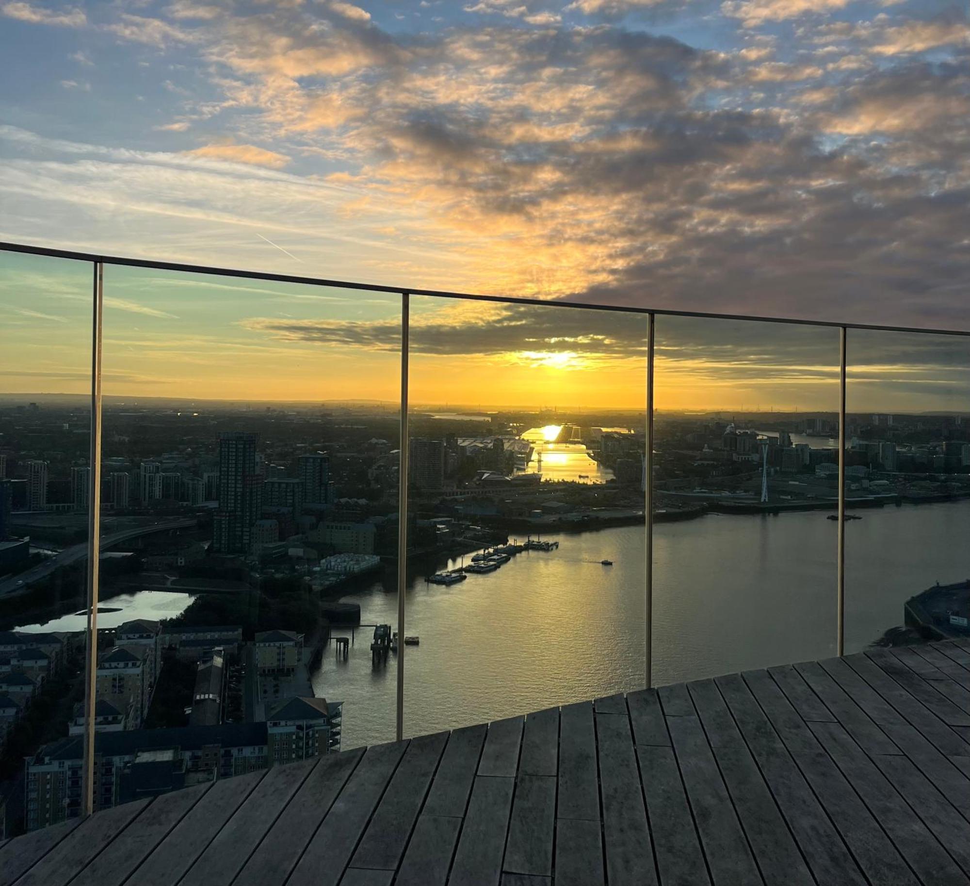 Apartment Luxury In Canary Wharf Centre With Private Balcony, And 360 Skyline View London