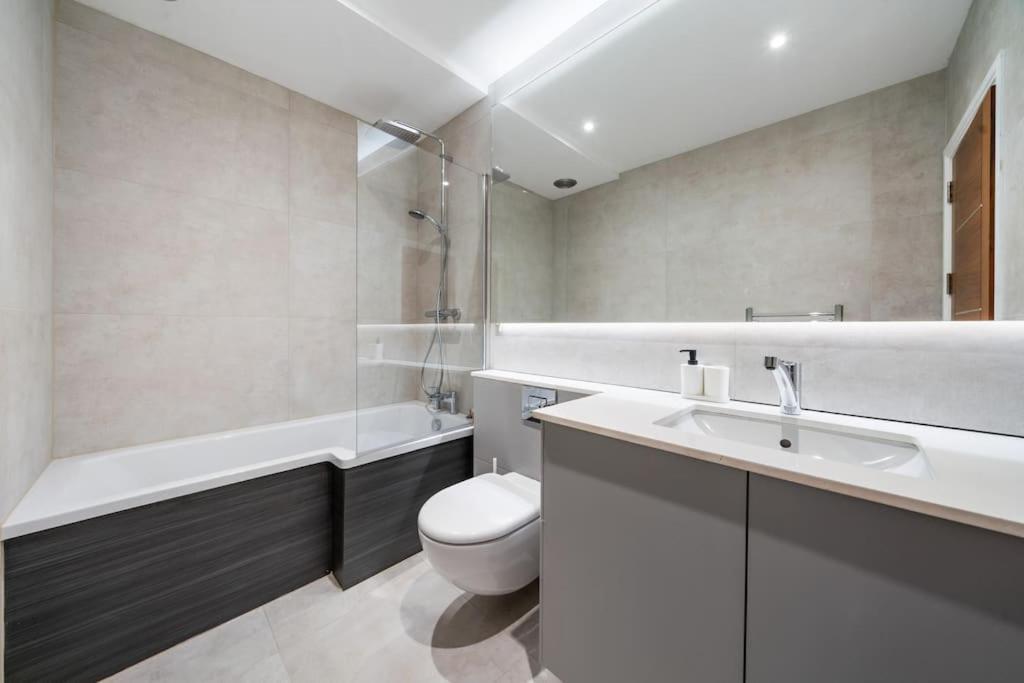 Modern 4 Bedroom Townhouse In London