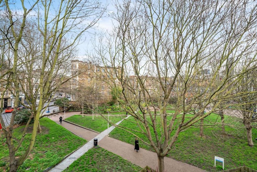 Modern 4 Bedroom Townhouse In Apartment *