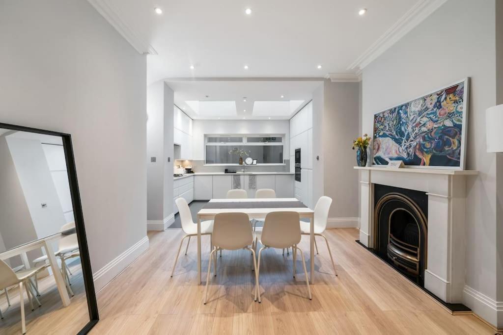 Apartment Modern 4 Bedroom Townhouse In