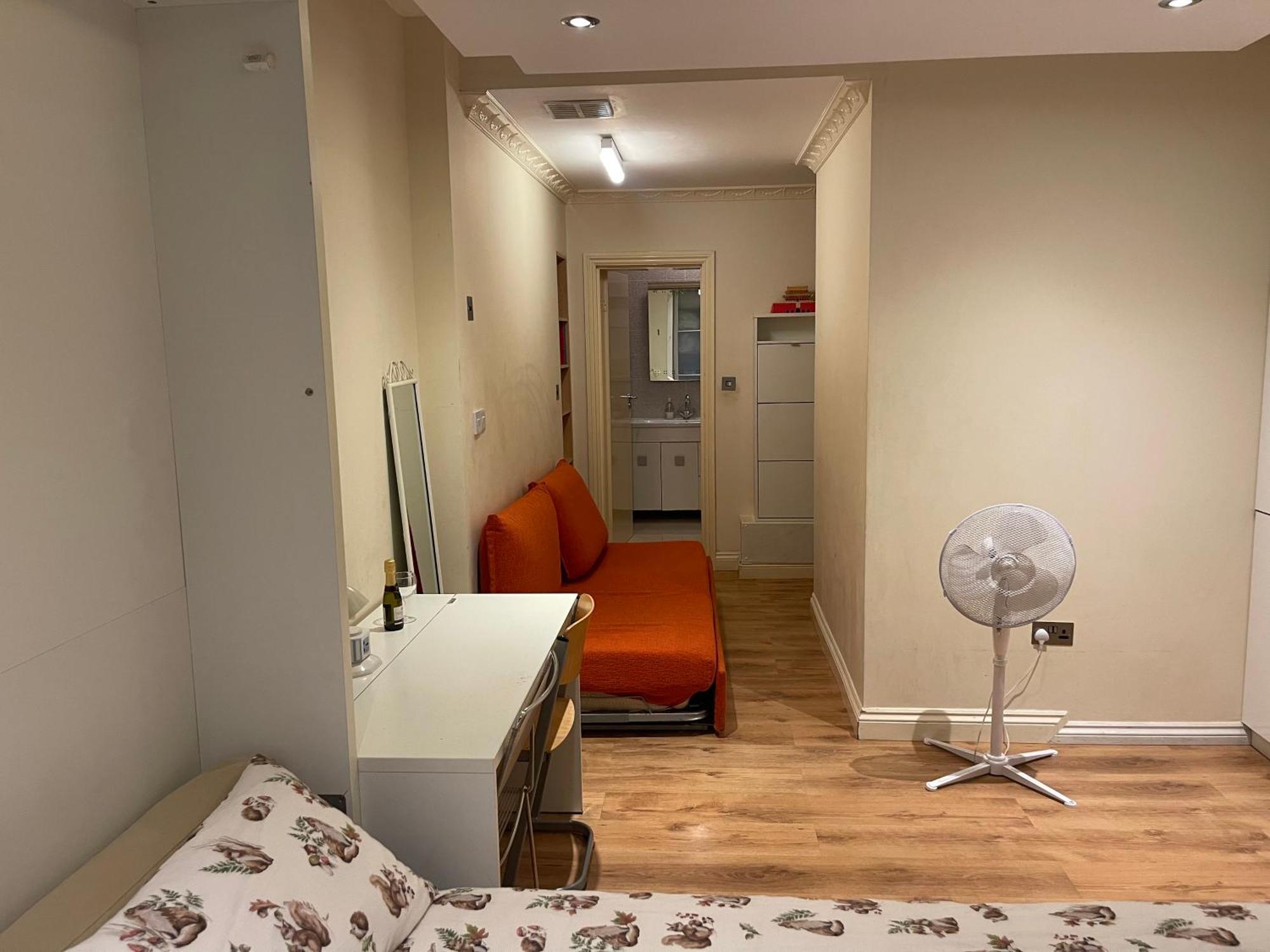 Crestview Place * London
