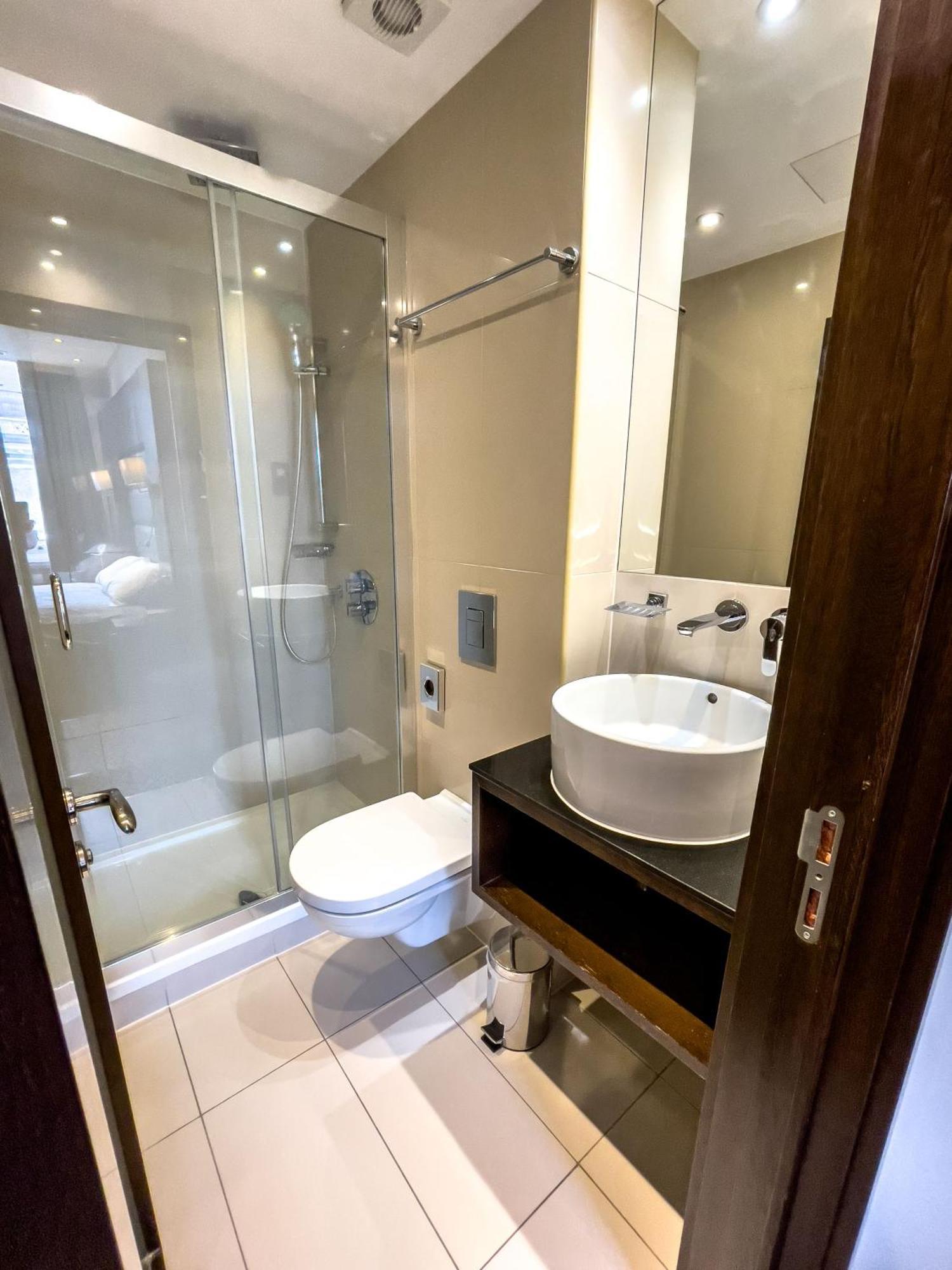 Lha Paddington Hostel London