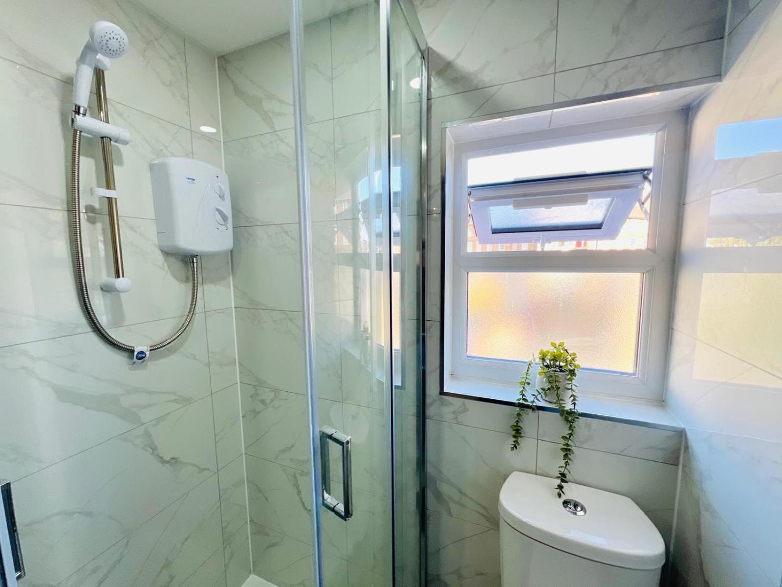 Luxury Flats In London, Ideal For Tourists Apartment *