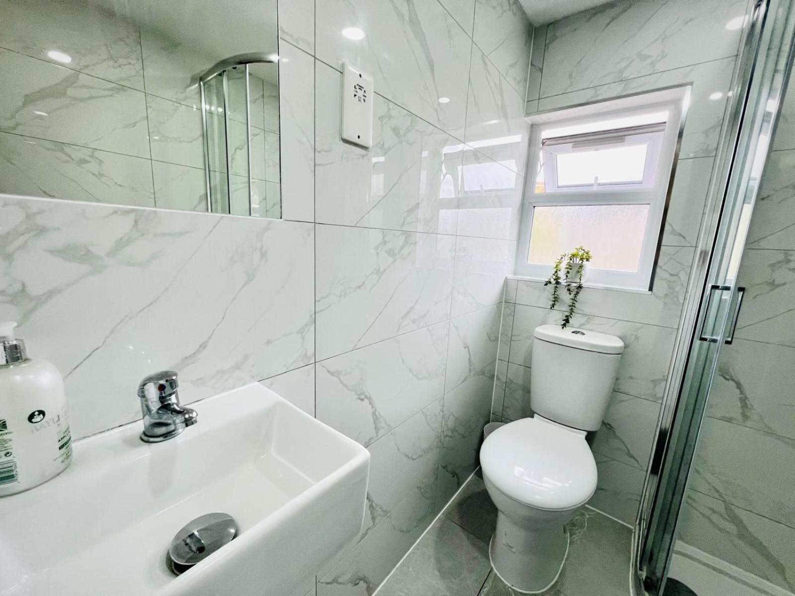 Luxury Flats In London, Ideal For Tourists Apartment *