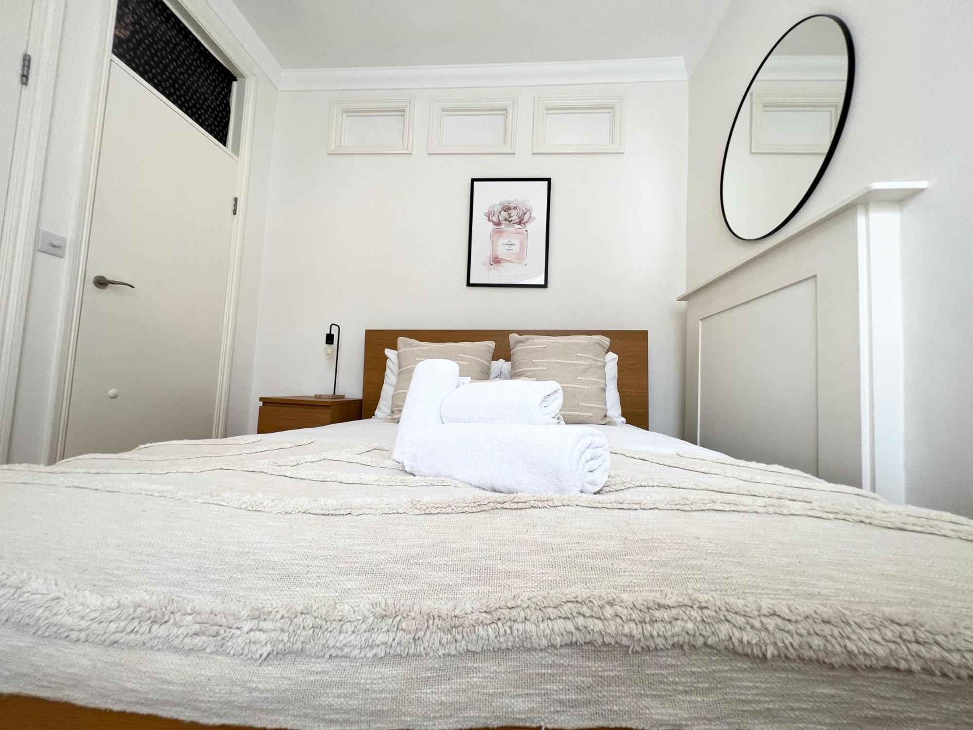 Large 3 Bed 3 Bath Apartment-