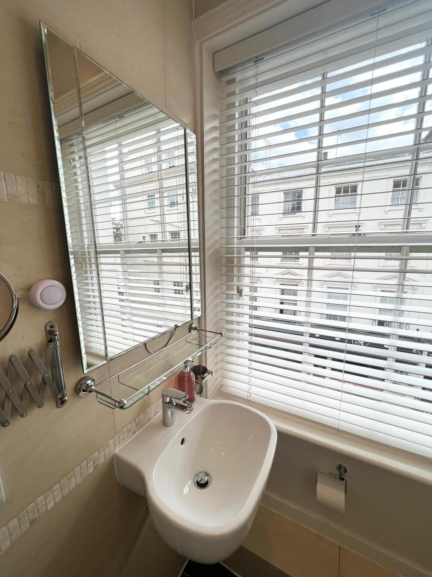 Large 3 Bed 3 Bath Apartment- *