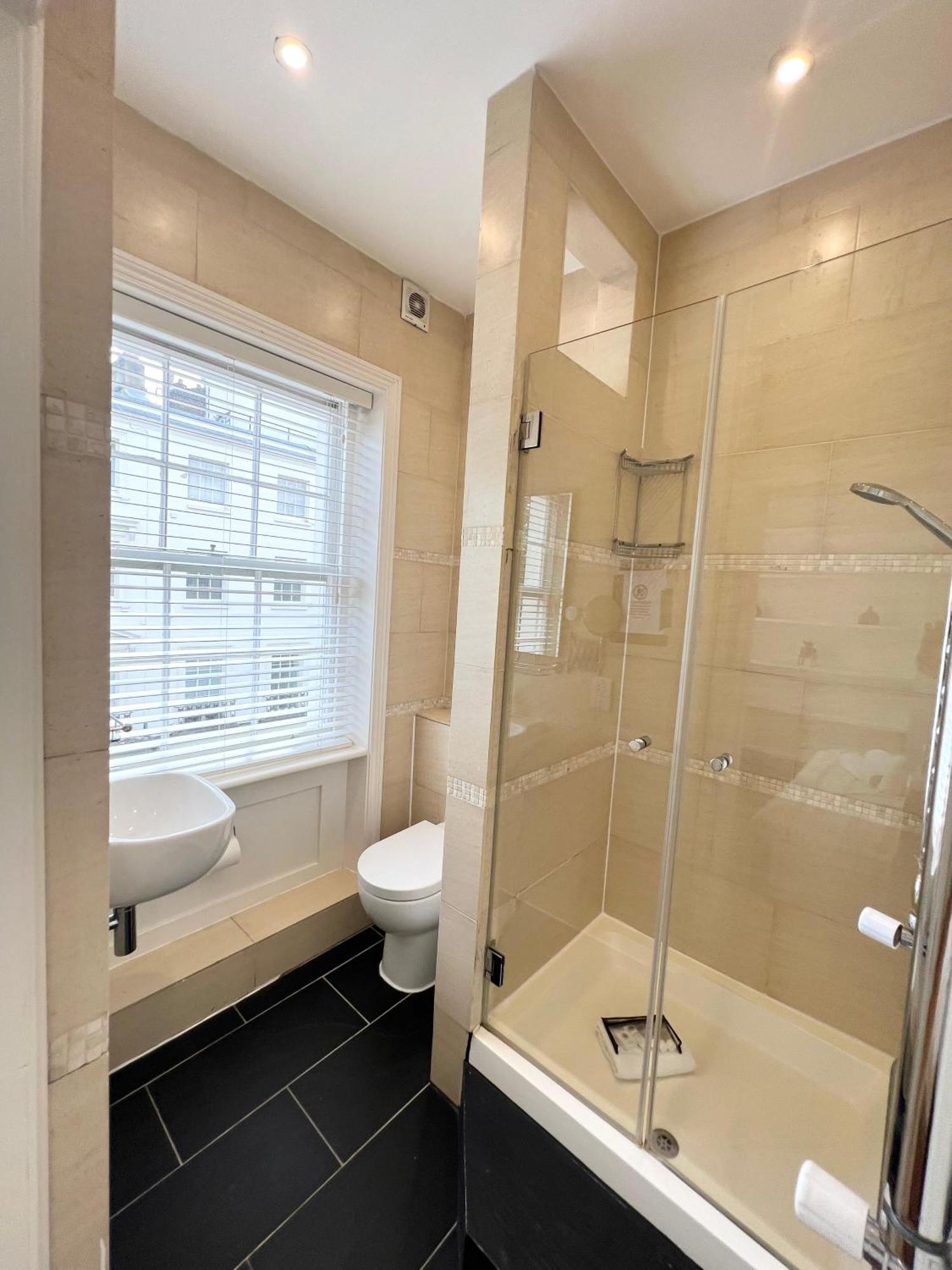 Apartment Large 3 Bed 3 Bath Apartment- *