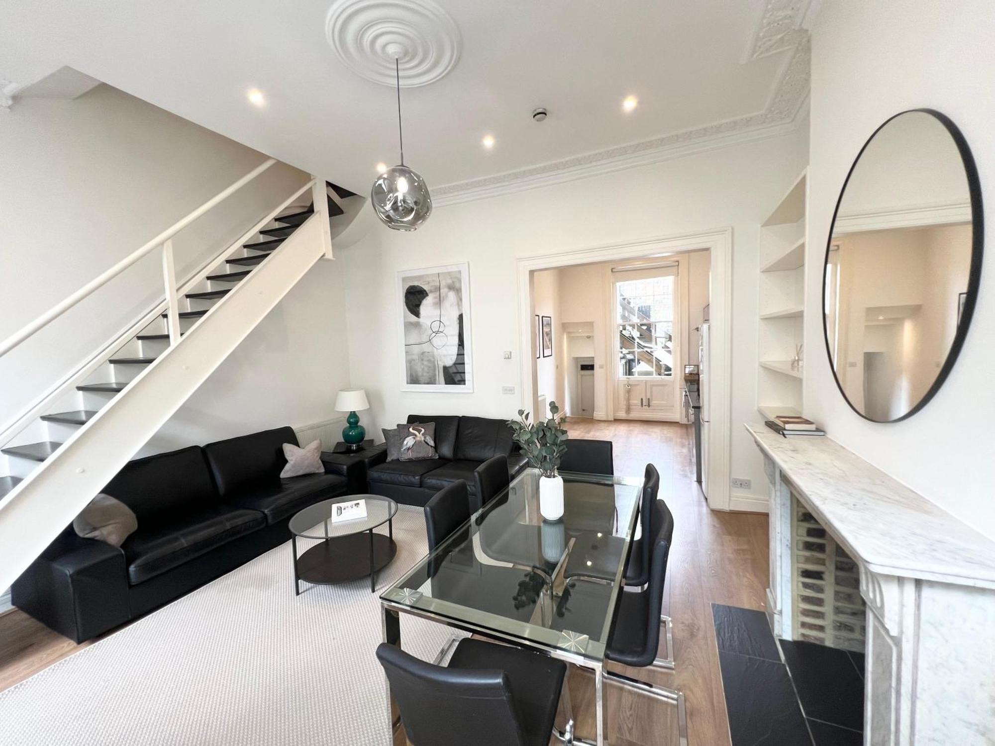 Large 3 Bed 3 Bath Apartment-