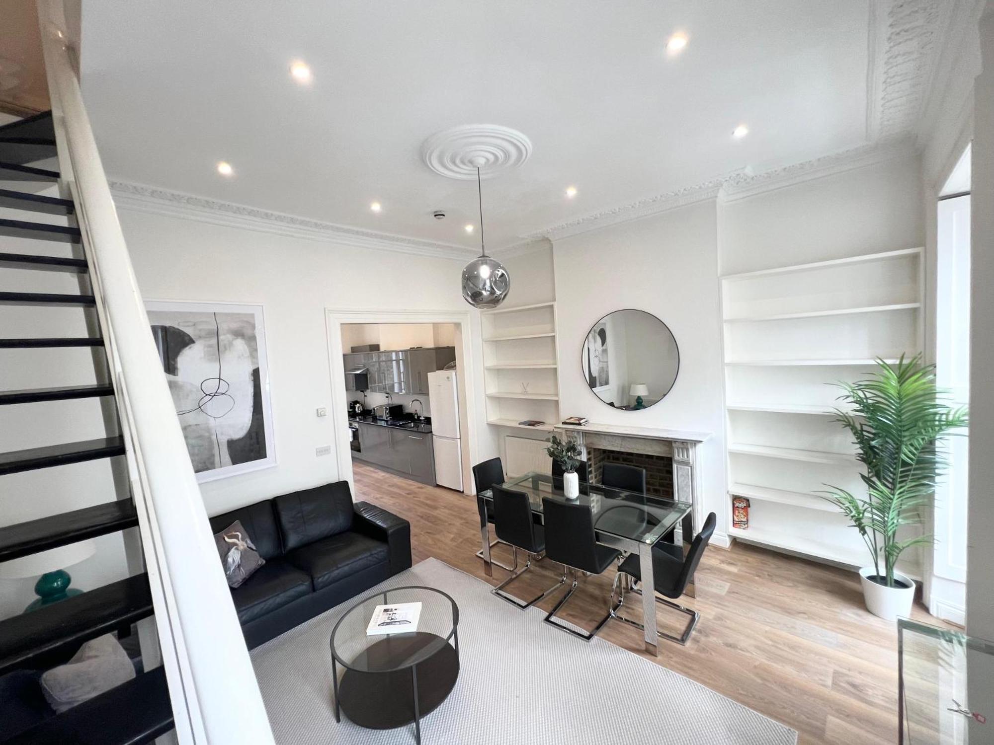 Apartment Large 3 Bed 3 Bath Apartment-