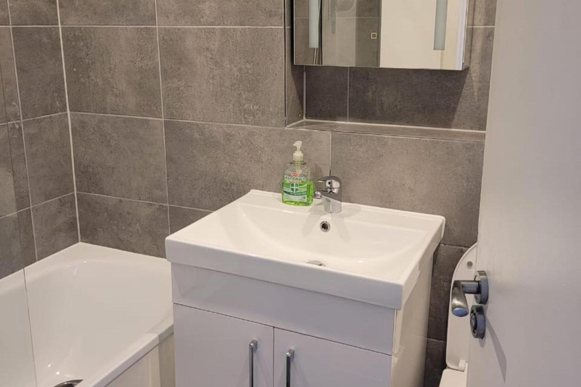 Batterseaflat Sleeps6 Refurbished Tv * London