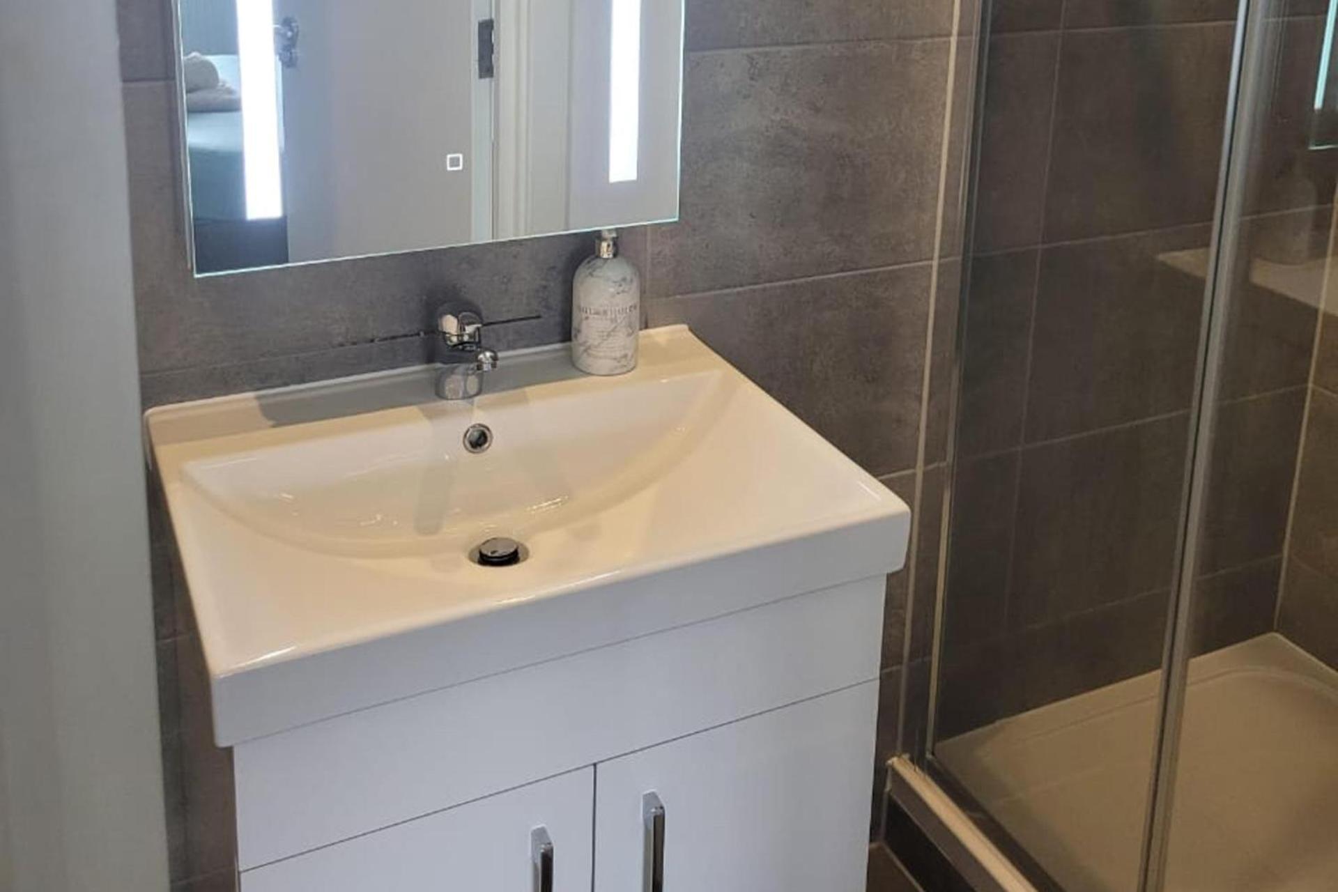 Batterseaflat Sleeps6 Refurbished Tv * London