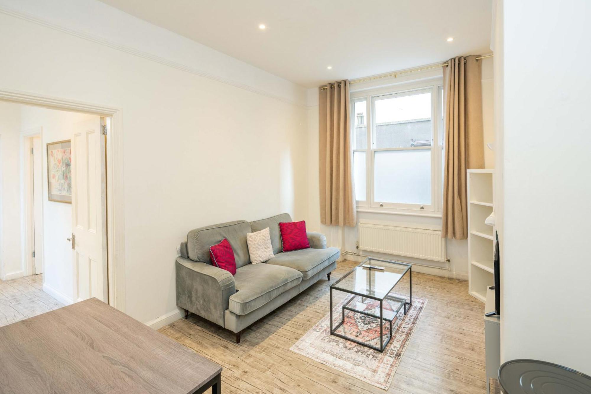 3-bed Near Oxford Street Apartment London