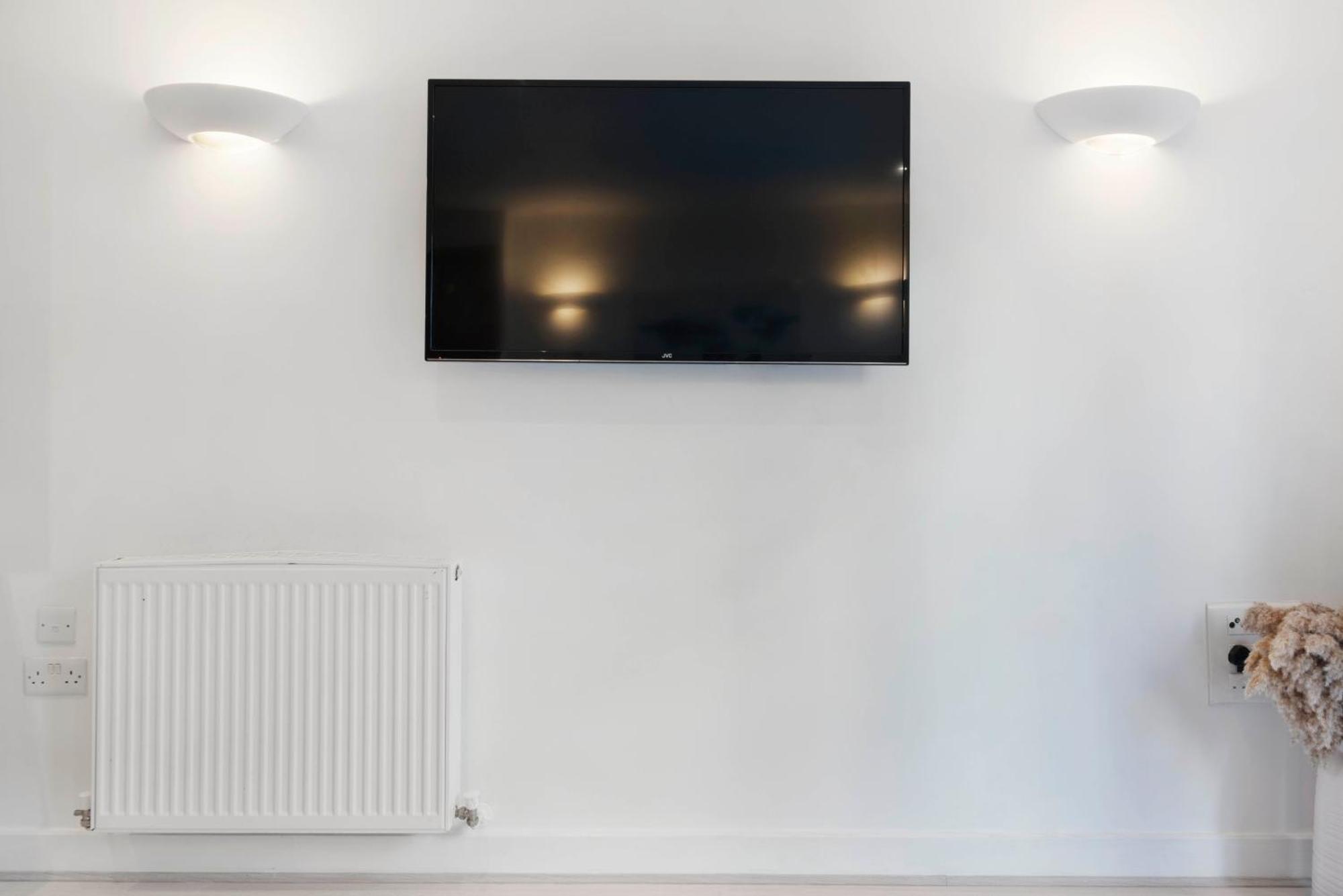 Cosy Modern1 Bed Apartment, By Excel London, Airport & O2 Apartment *