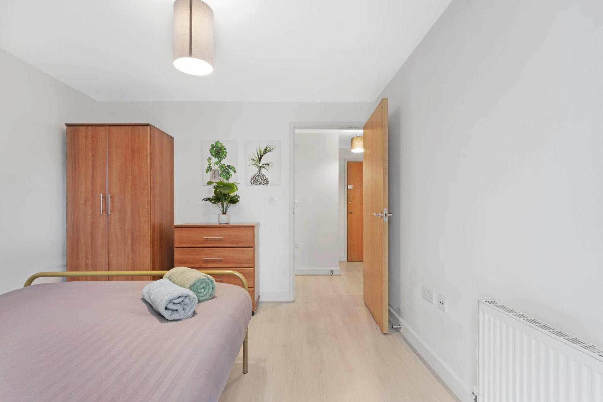 Cosy Modern1 Bed Apartment, By Excel London, Airport & O2 Apartment *