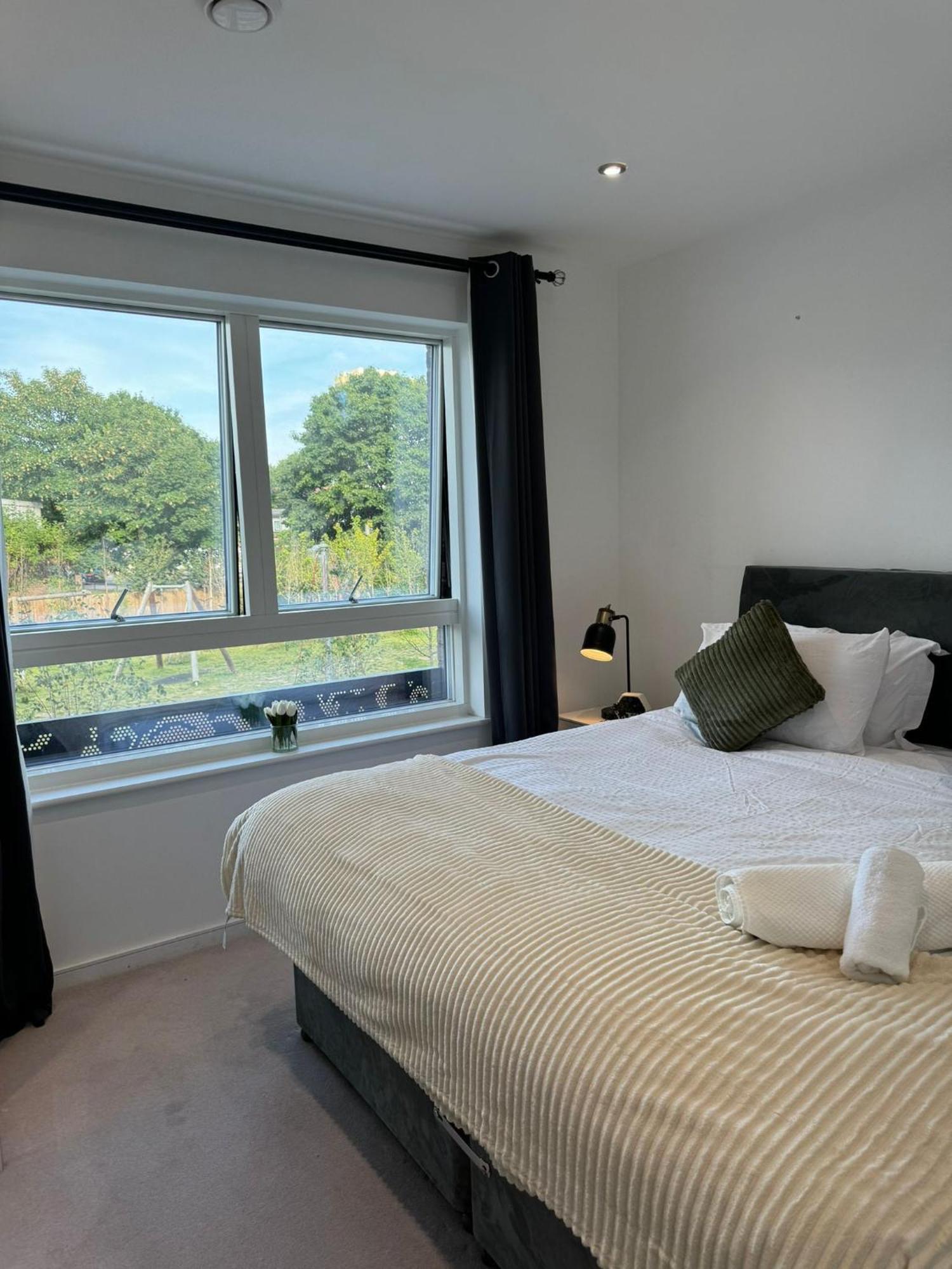 Kayz Lodge- Luxury Ensuite-private & Shared In A New House At The Olympic Village Overlooking Stratford Westfield And Tube Station Lodge Londen