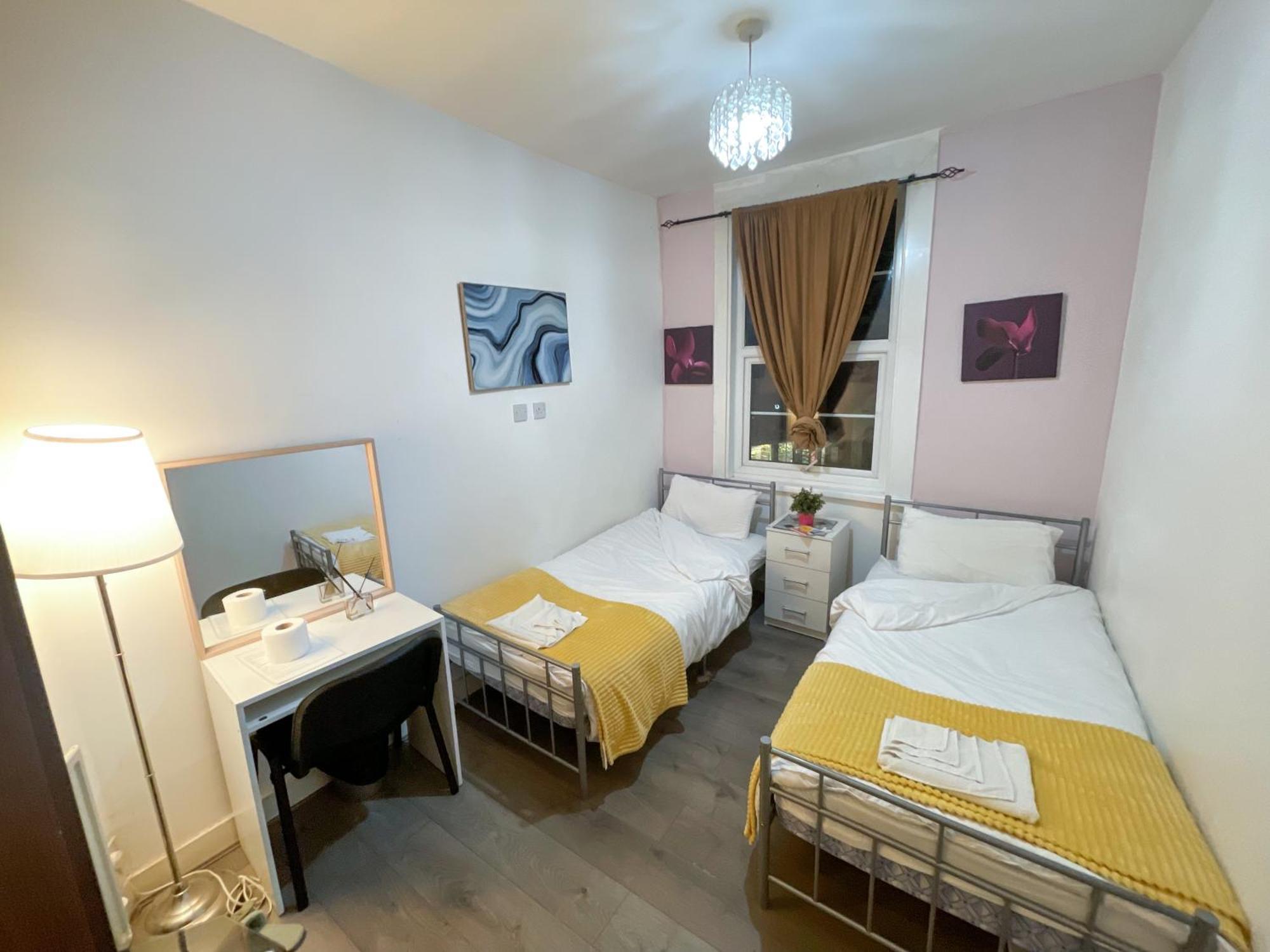 Guest house At Kilburn, Seconds Away From Tube Station London