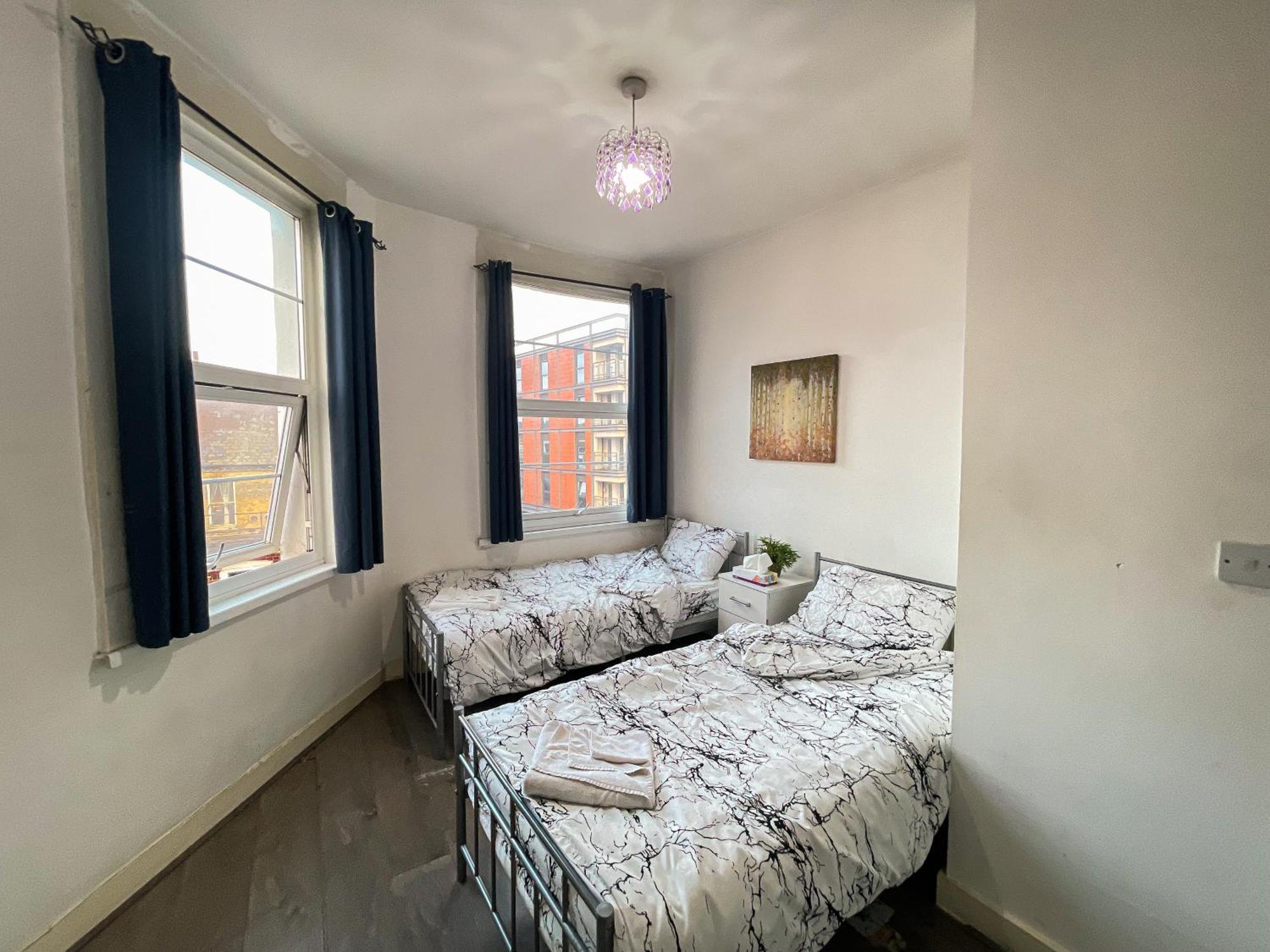 Guest house At Kilburn, Seconds Away From Tube Station London