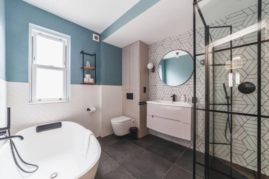 Apartment Bright & Airy Lux 3bed In Fulham With Patio