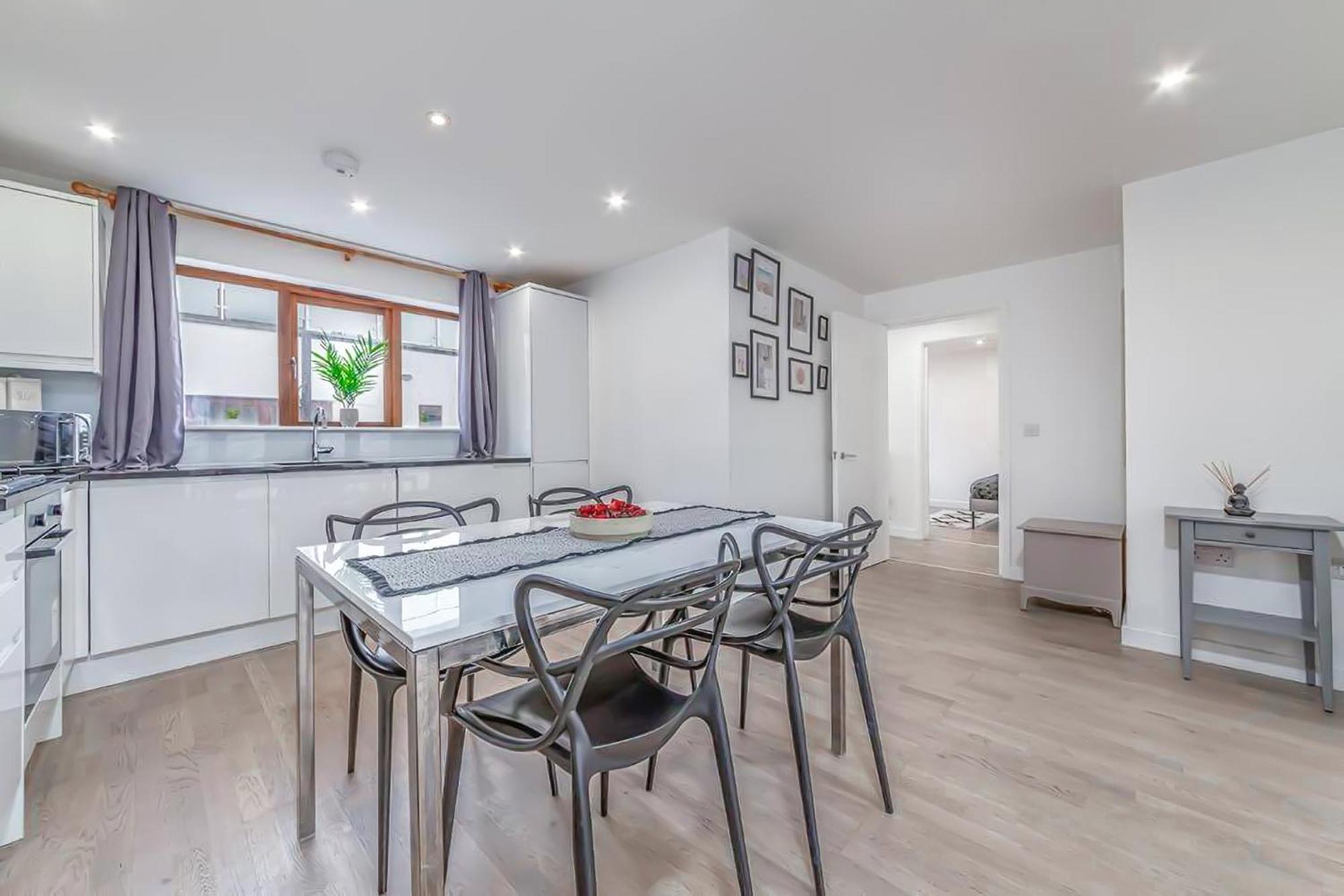 Amazing 2 Bed Bath Flat With Eye View Lm7 Londres