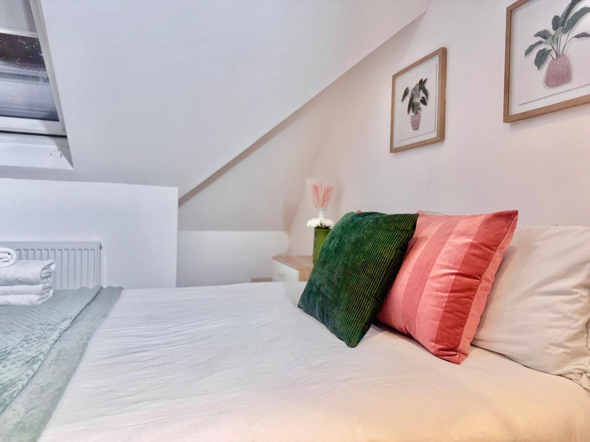 En-suites With Free Parking 30min To Guest house London