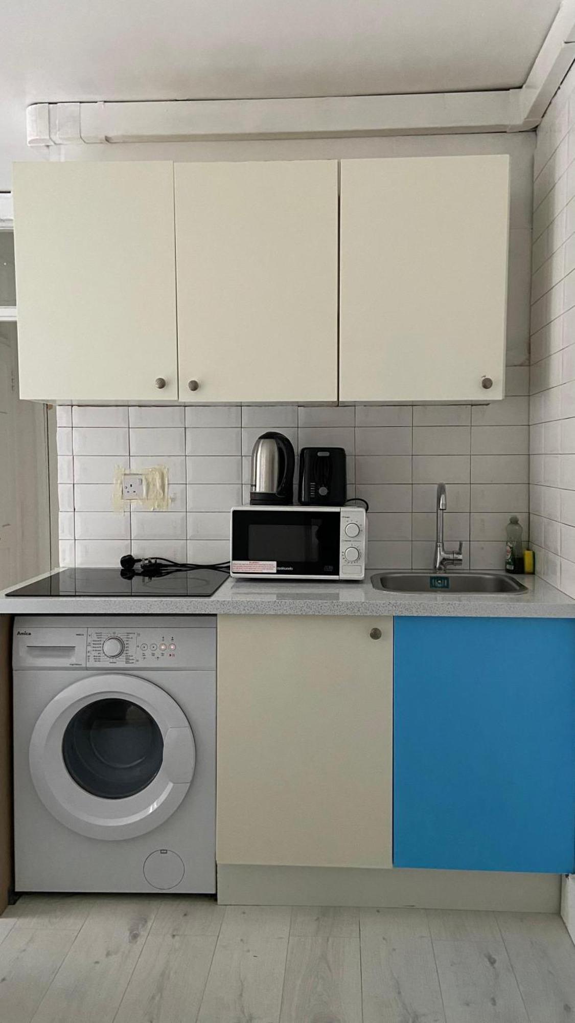 Lovely Ground Floor Miles Apart London