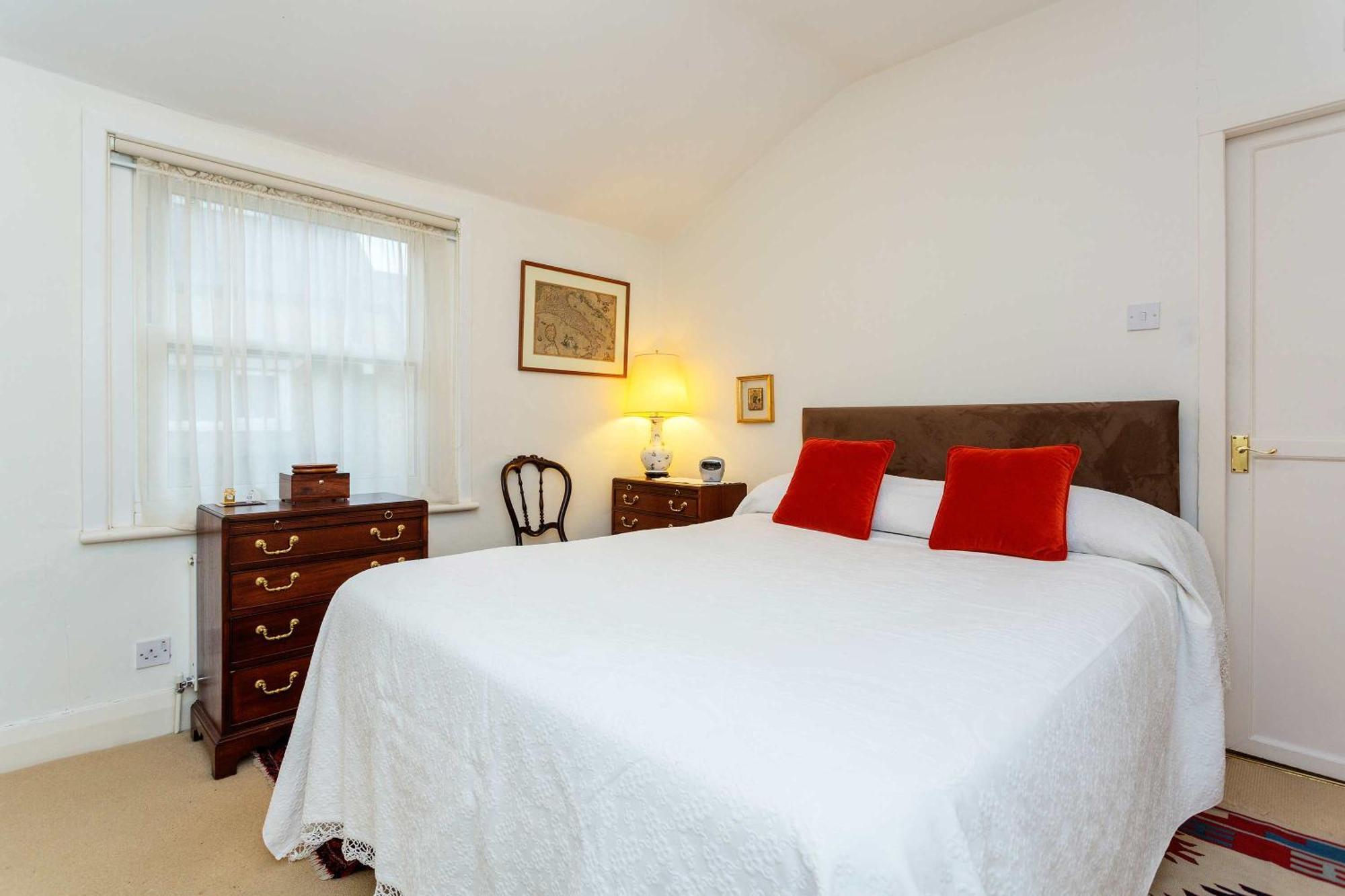 Veeve - Rose-tinted Charm Holiday home London