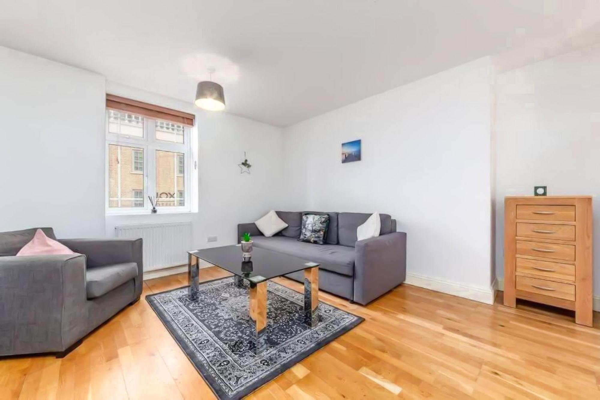 Lovely 2 Bedroom With Patio Waterloo Lm1 Apartment London