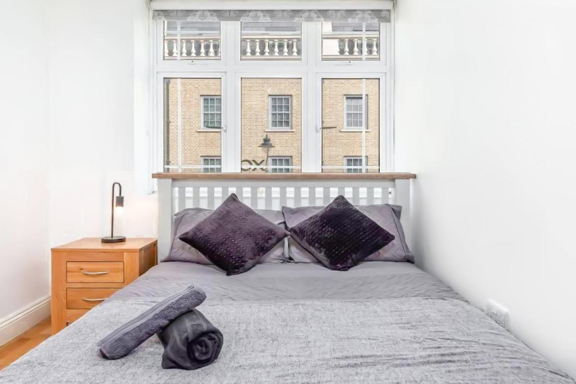 Lovely 2 Bedroom With Patio Waterloo Lm1 Apartment London