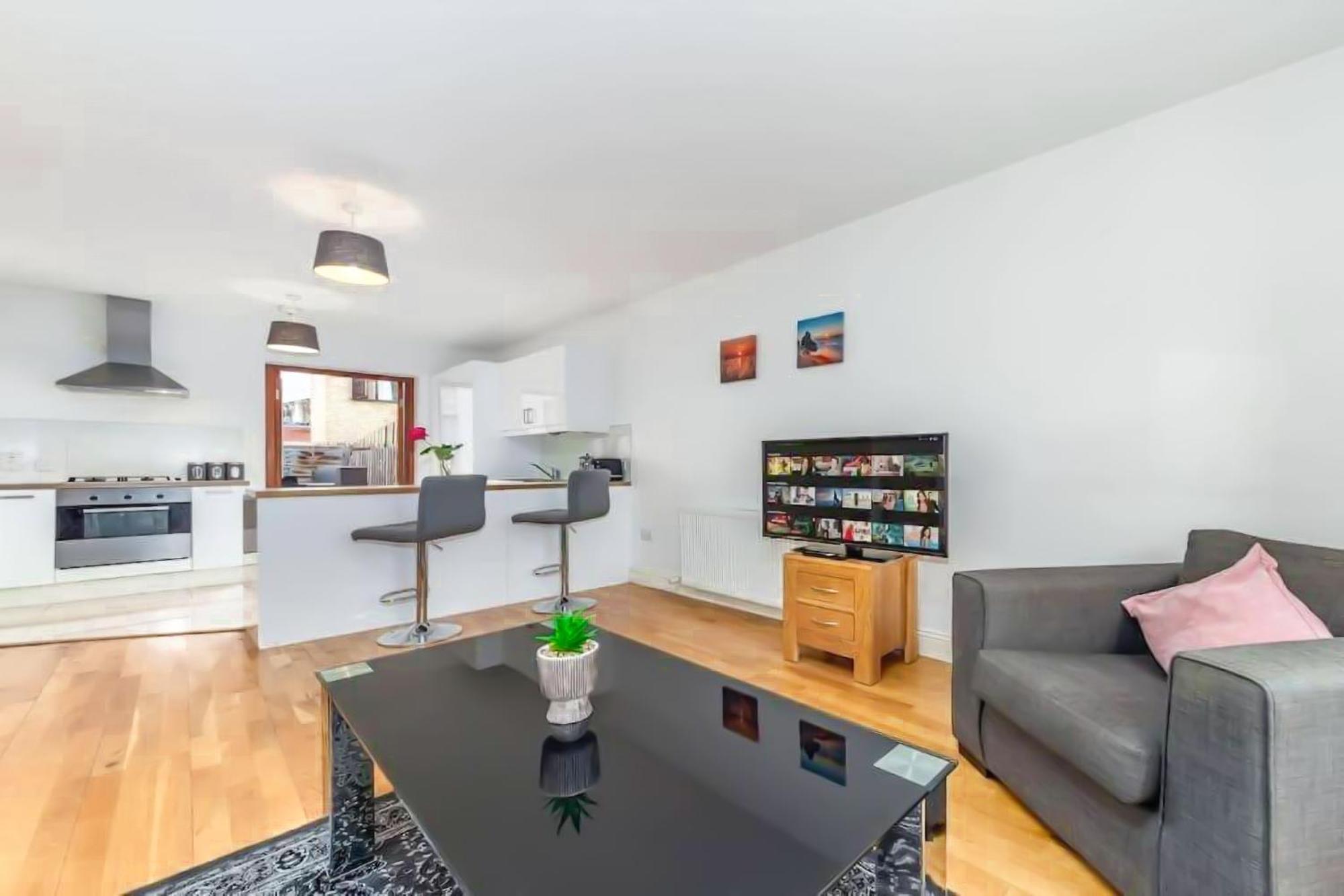 Lovely 2 Bedroom With Patio Waterloo Lm1 Apartment