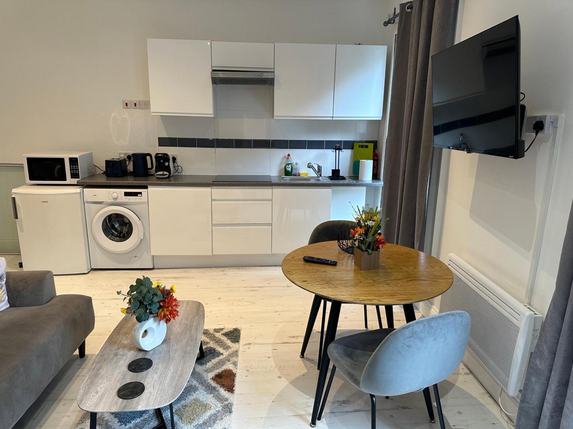 Stylish Escape In West * London