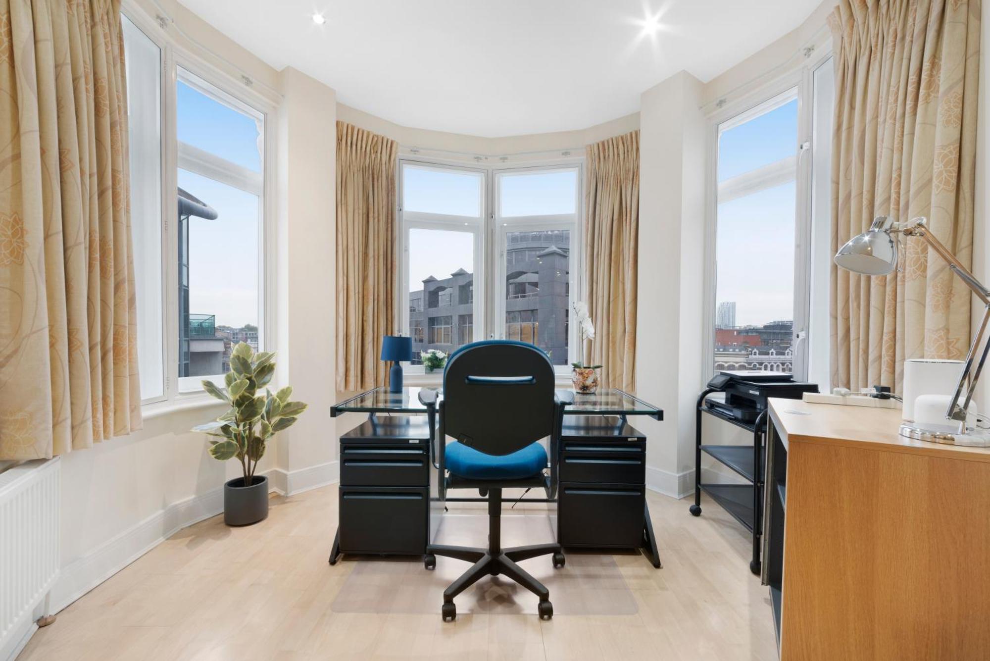 Farringdon Penthouse Spacious 3 Bedroom 2 Bath * Londen