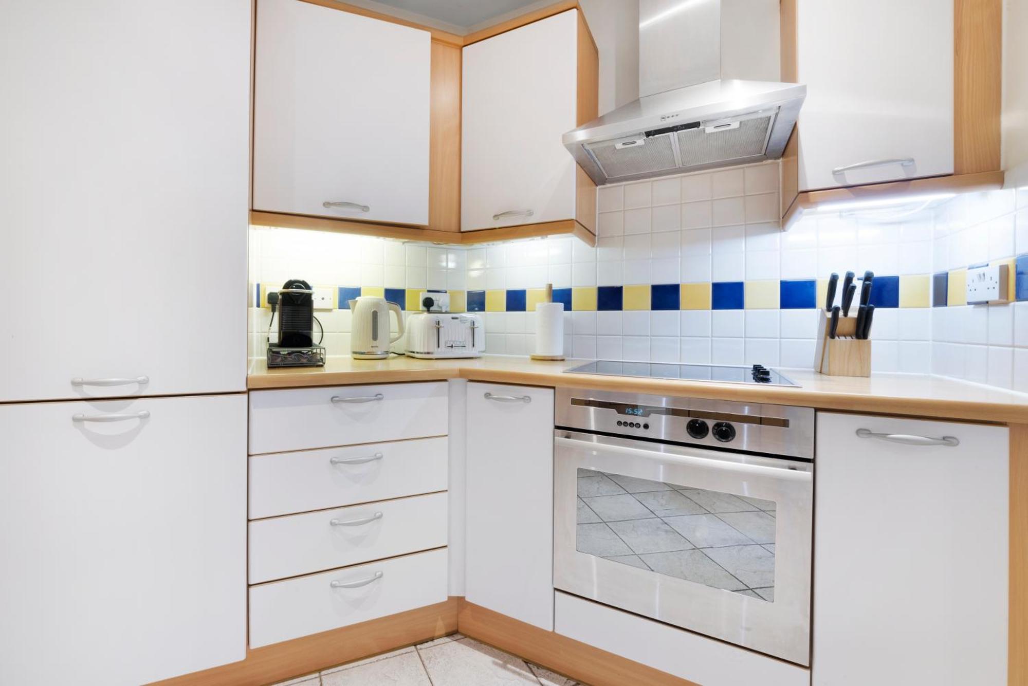 Farringdon Penthouse Spacious 3 Bedroom 2 Bath Apartment *