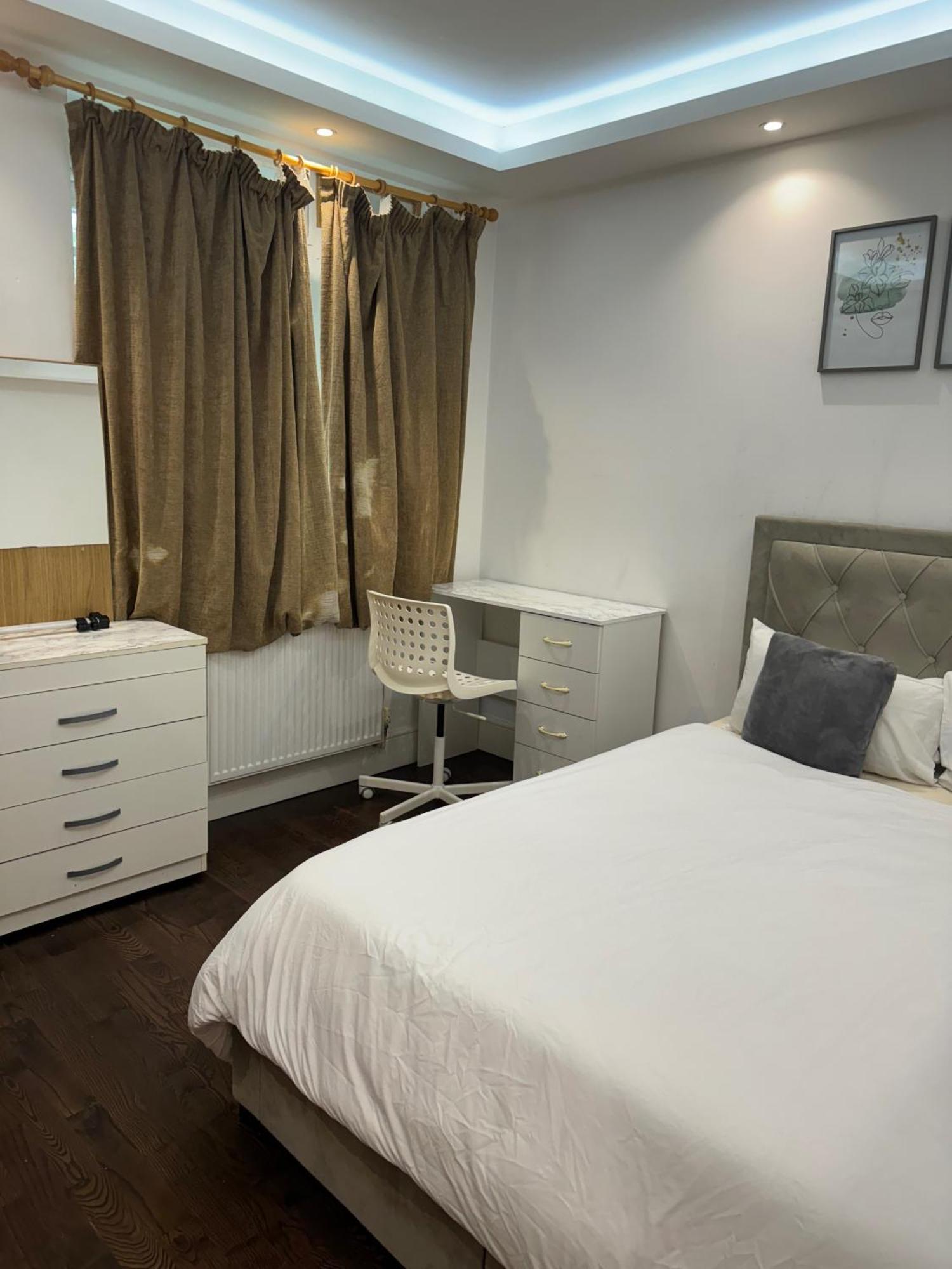 Excellent - 3 Bedrooms Apartment London