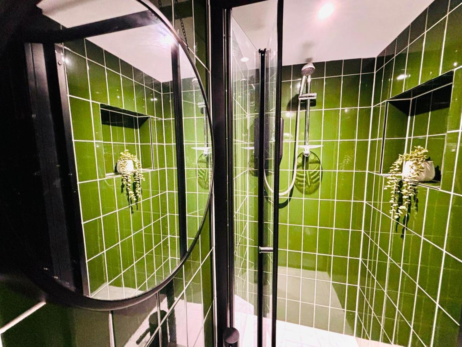 Luxury Mezzanine Flats Next Hackney Guest house London