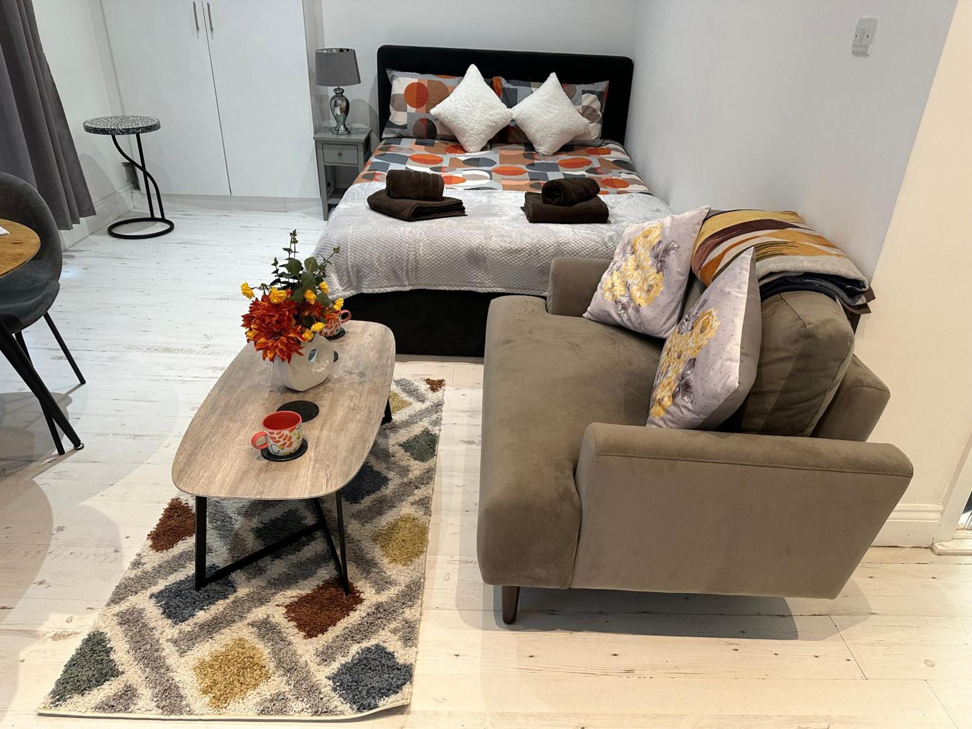 Stylish Escape In West Apartment